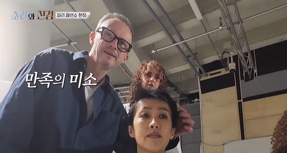 패션쇼에서 독특한 메이크업을 선보인 홍진경 - 디시인사이드 인기글 이미지 23 - 밈카세