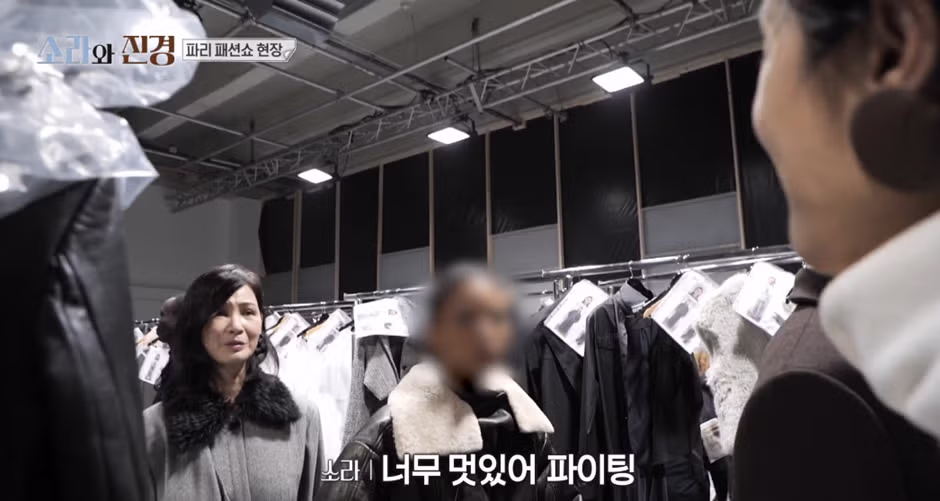 패션쇼에서 독특한 메이크업을 선보인 홍진경 - 디시인사이드 인기글 이미지 28 - 밈카세