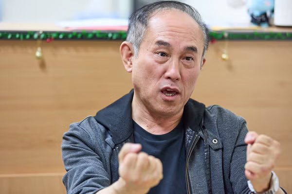 AI인지 실제 사람인지 논란인 인플루언서 - 더쿠 인기글 이미지 1 - 밈카세