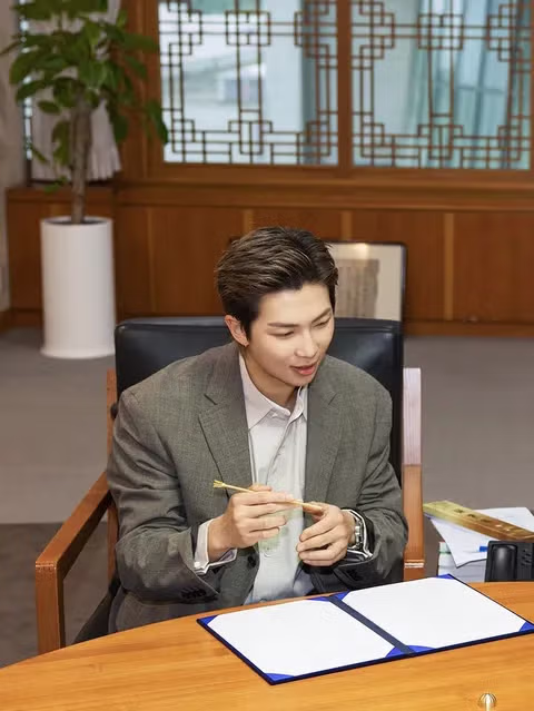 BTS RM 국립중앙박물관 최초 글로벌 홍보대사 선정 - 인벤 인기글 이미지 2 - 밈카세