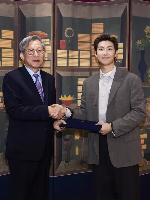 BTS RM 국립중앙박물관 최초 글로벌 홍보대사 선정 - 인벤 인기글 이미지 4 - 밈카세