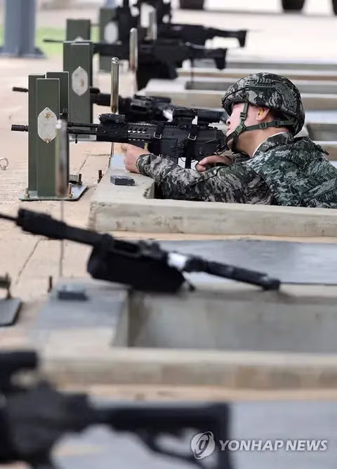 연평부대 방문한 이재명 대표의 사격 실력 - 인벤 인기글 이미지 3 - 밈카세