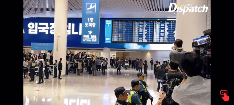 홍명보 감독 입국 현장 영상 - 클리앙 인기글 이미지 2 - 밈카세