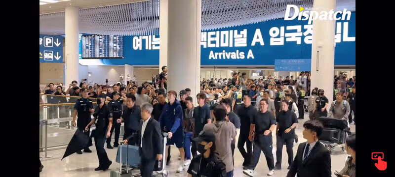홍명보 감독 입국 현장 영상 - 클리앙 인기글 이미지 5 - 밈카세