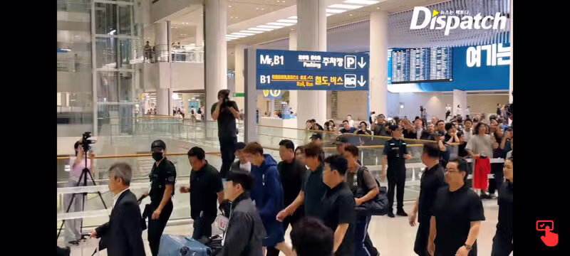 홍명보 감독 입국 현장 영상 - 클리앙 인기글 이미지 6 - 밈카세