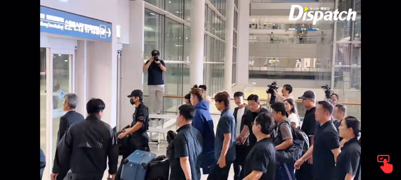 홍명보 감독 입국 현장 영상 - 클리앙 인기글 이미지 7 - 밈카세