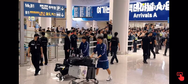 홍명보 감독 입국 현장 영상 - 클리앙 인기글 이미지 8 - 밈카세