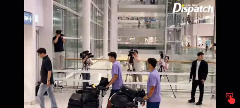 홍명보 감독 입국 현장 영상 - 클리앙 인기글 이미지 10 - 밈카세
