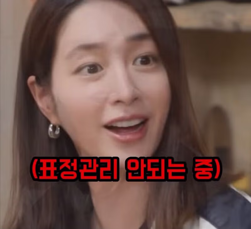 맛집에서 이병헌 싸인 발견하고 흠칫한 이민정.jpg 9