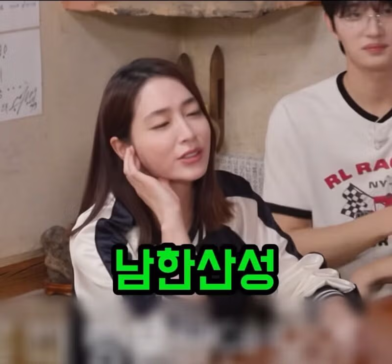 맛집에서 이병헌 싸인 발견하고 흠칫한 이민정.jpg 15