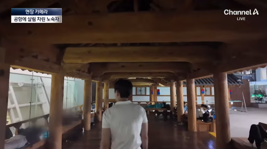 노숙자들의 아지트가 된 인천공항 근황 - 디시인사이드 인기글 이미지 16 - 밈카세