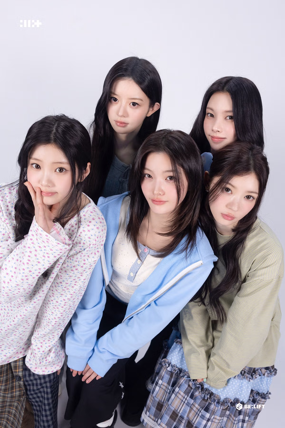 아일릿 데뷔 2주년 기념 사진...jpg 4