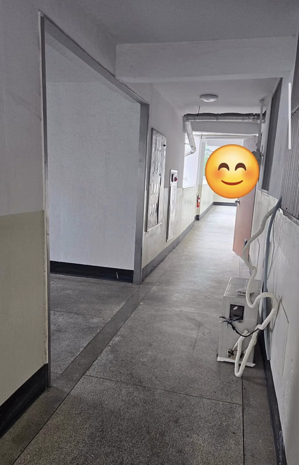 아파트 복도에 에어컨을 설치한 황당한 사례 - 인벤 인기글 이미지 4 - 밈카세
