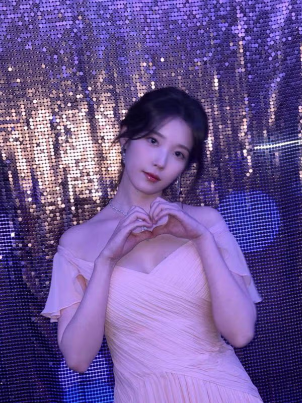 청룡영화상 시상식의 아이유 - 인벤 인기글 이미지 6 - 밈카세