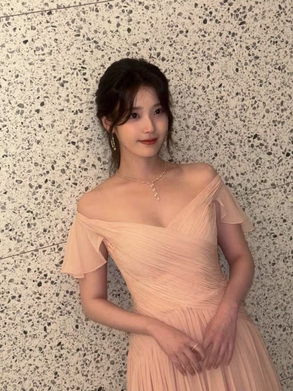 청룡영화상 시상식의 아이유 - 인벤 인기글 이미지 7 - 밈카세