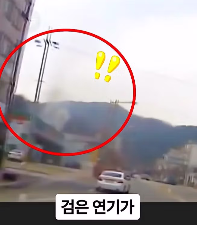 화재 현장 진입로를 막아버린 포크레인 - 디시인사이드 인기글 이미지 14 - 밈카세