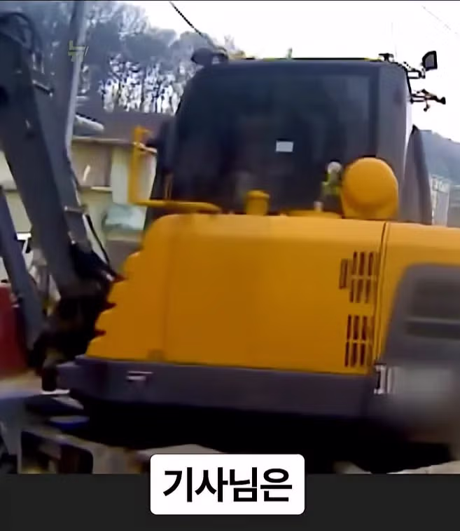 화재 현장 진입로를 막아버린 포크레인 - 디시인사이드 인기글 이미지 36 - 밈카세