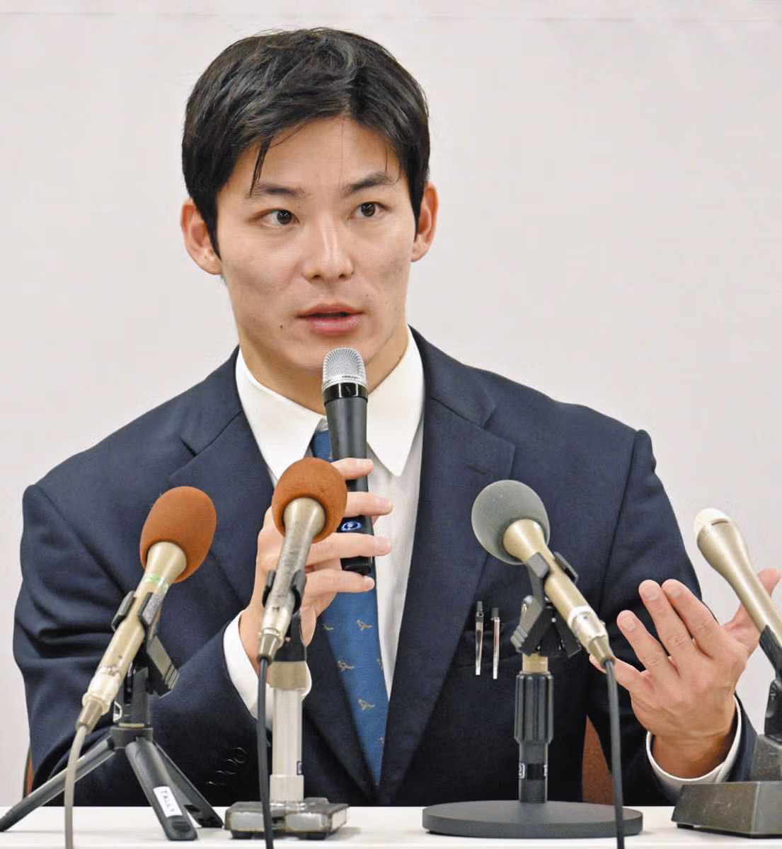 잘생긴 얼굴로 난리가 난 일본 최연소 도지사 9