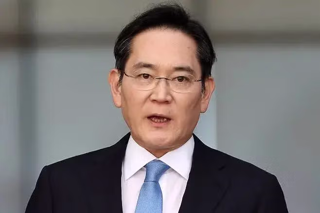 최근 포착된 이재용 회장의 모습 - 개드립 인기글 이미지 3 - 밈카세