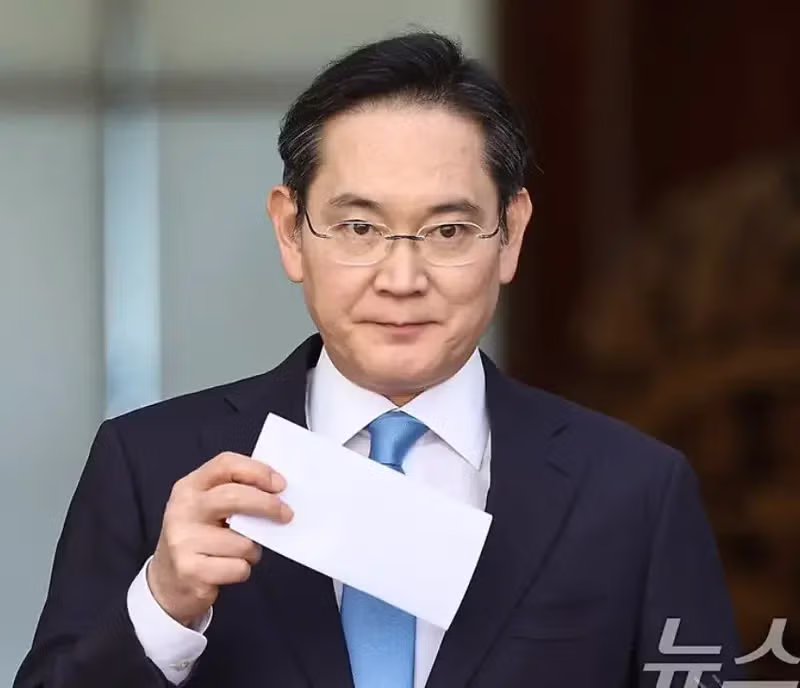 최근 포착된 이재용 회장의 모습 - 개드립 인기글 이미지 4 - 밈카세