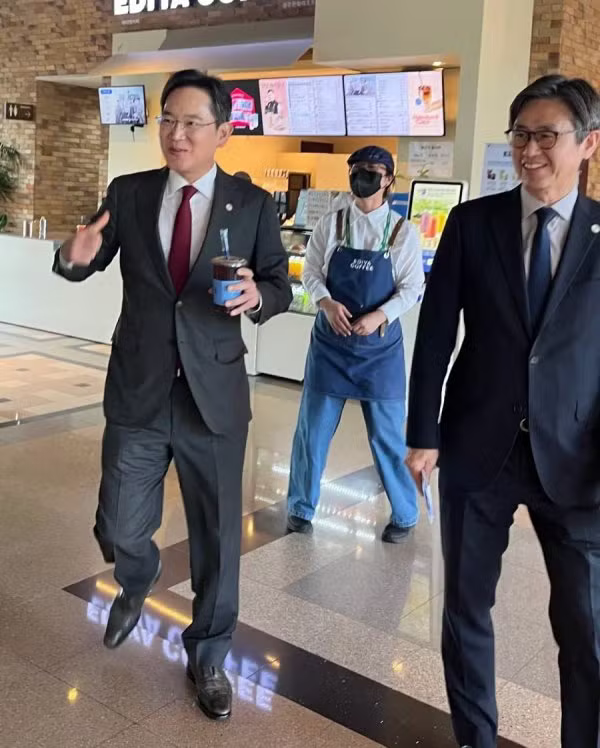 이재용 회장에게 커피를 선물했을 때 벌어지는 일 - 뽐뿌 인기글 이미지 2 - 밈카세