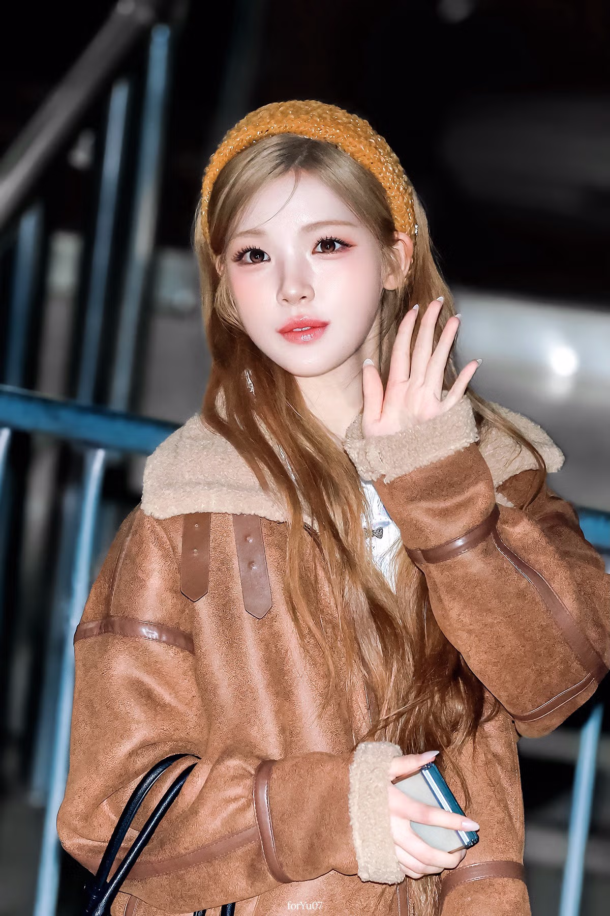 상상도 못한 재료로 만들어진 하투하 유하가 착용한 머리띠 2