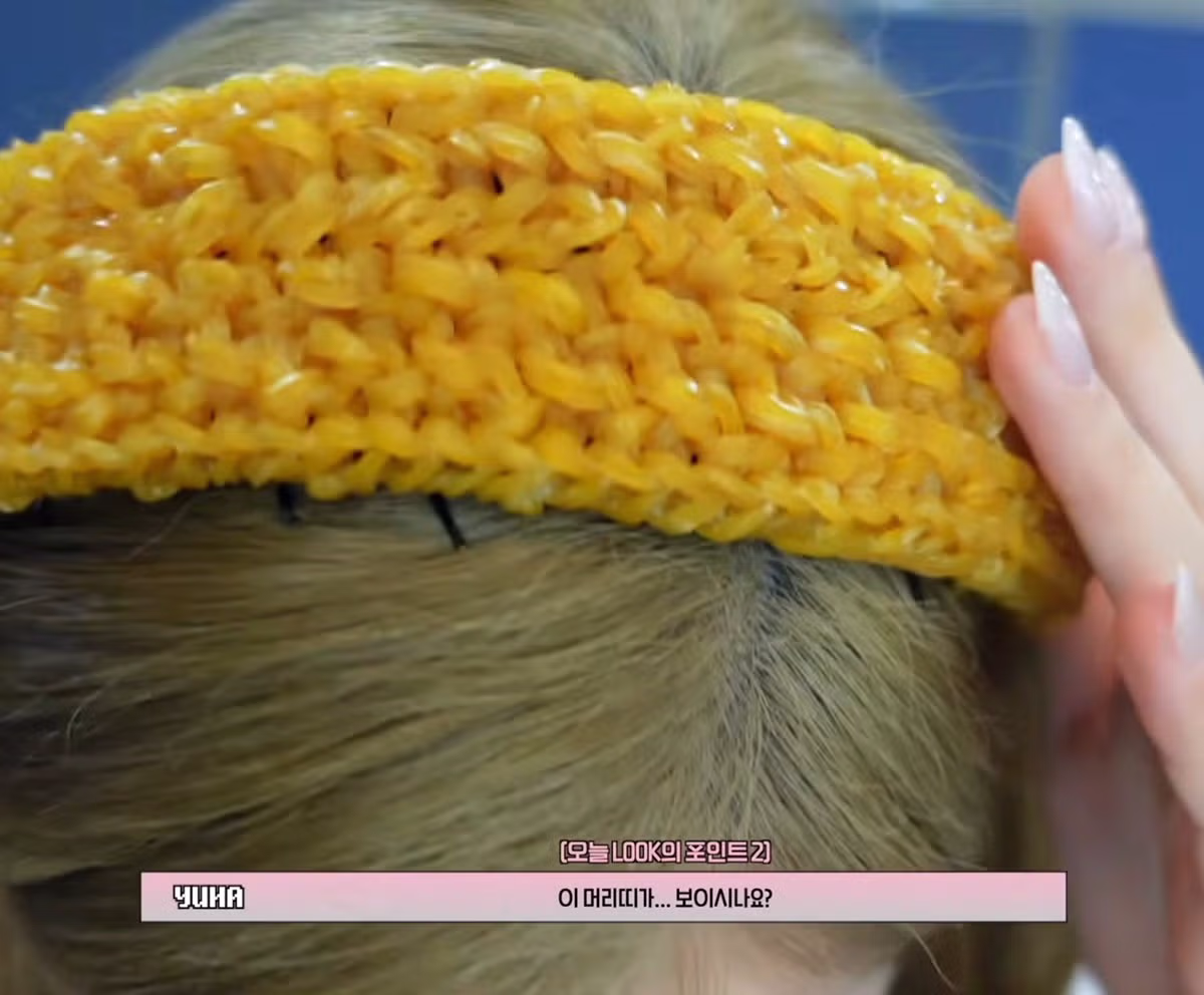 상상도 못한 재료로 만들어진 하투하 유하가 착용한 머리띠 7