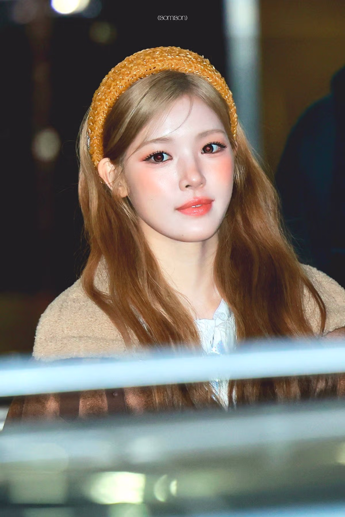 상상도 못한 재료로 만들어진 하투하 유하가 착용한 머리띠 4