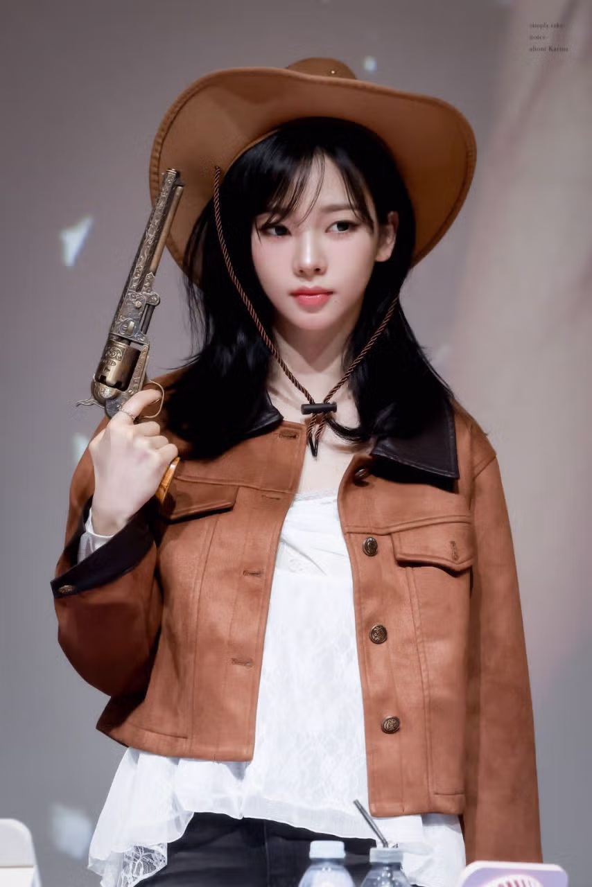 미필인거 티나는 카리나. 2