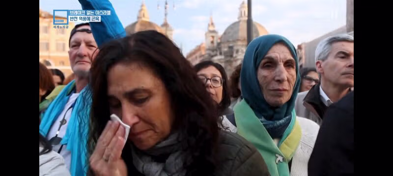 두손 꼭 맞잡고 평화를 외치는 유대인 어머니와 무슬림 어머니 5