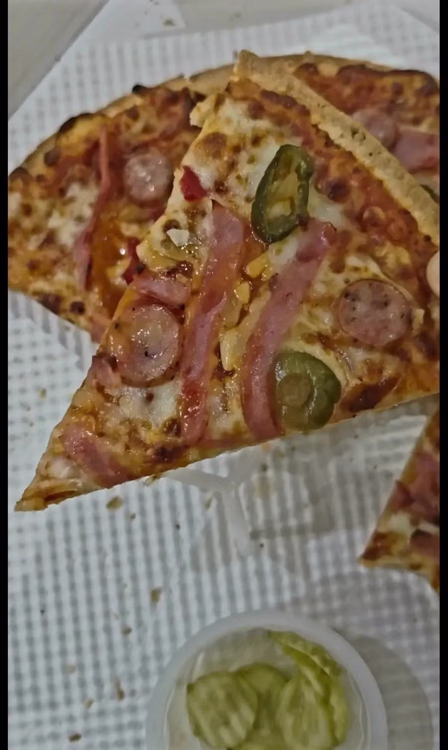 논란중인 도미노 더블 미트 피자 근황 5