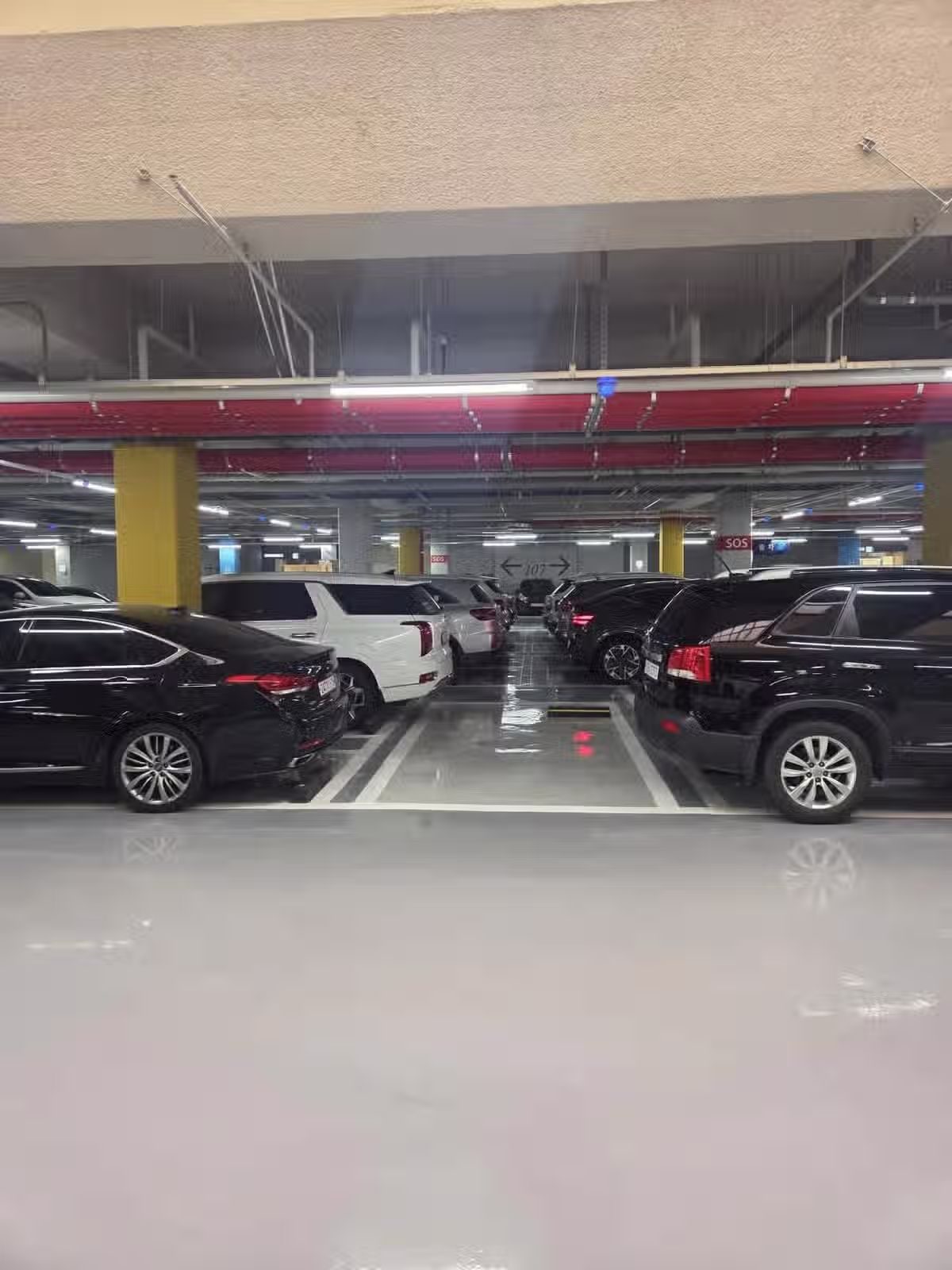 신축아파트 주차장 수준 6