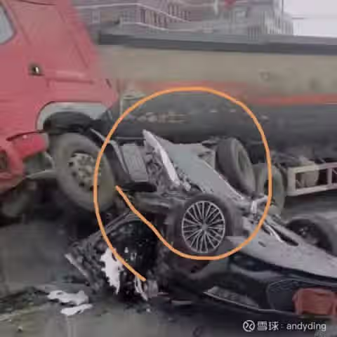 유조차랑 충돌한 BYD차 전손 사진 2