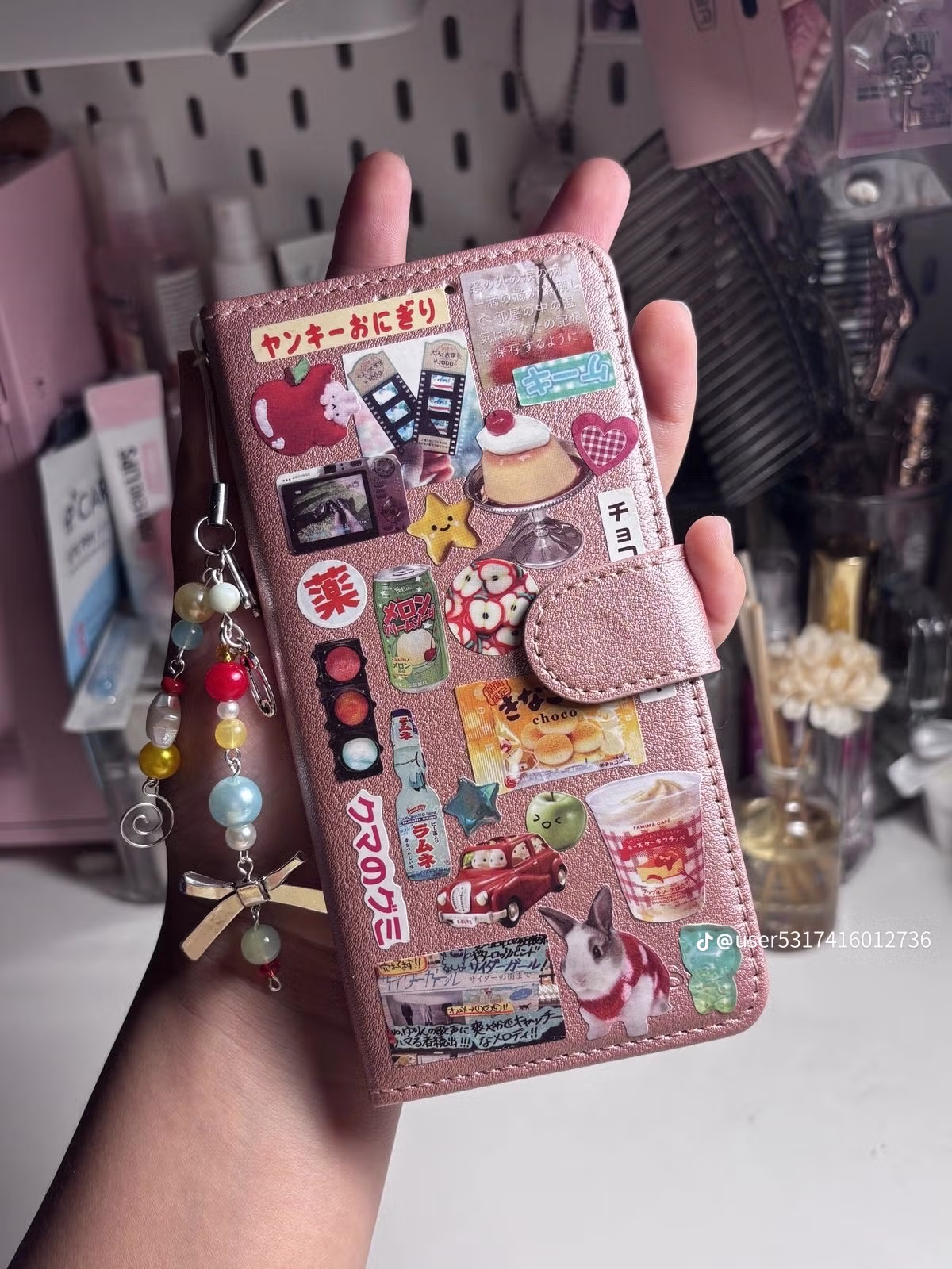 요즘 일본 젠지들 사이에서 유행하고 있는 폰케이스 10