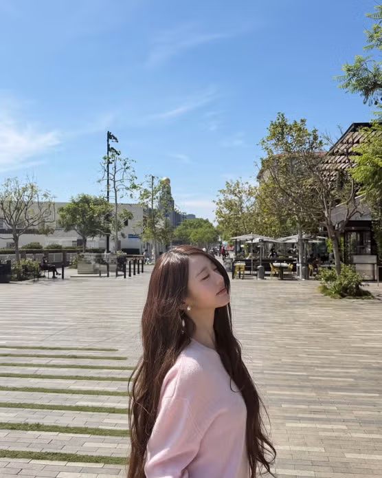 아이브 장원영 인스타 업뎃 💧🌸☀️🤍 4