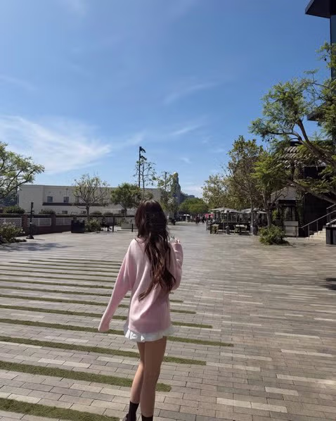 아이브 장원영 인스타 업뎃 💧🌸☀️🤍 9