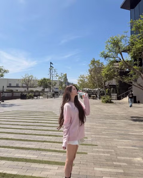 아이브 장원영 인스타 업뎃 💧🌸☀️🤍 10