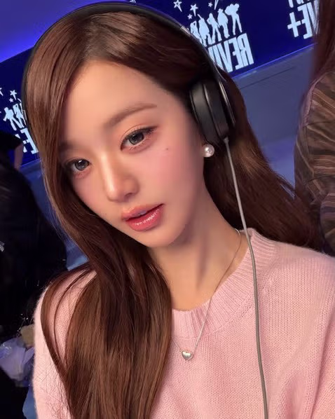 아이브 장원영 인스타 업뎃 💧🌸☀️🤍 15