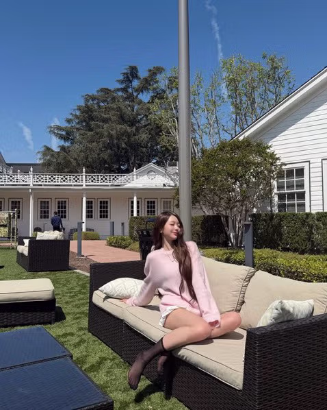 아이브 장원영 인스타 업뎃 💧🌸☀️🤍 8