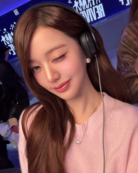 아이브 장원영 인스타 업뎃 💧🌸☀️🤍 16