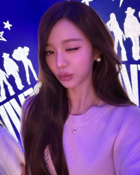 아이브 장원영 인스타 업뎃 💧🌸☀️🤍 17