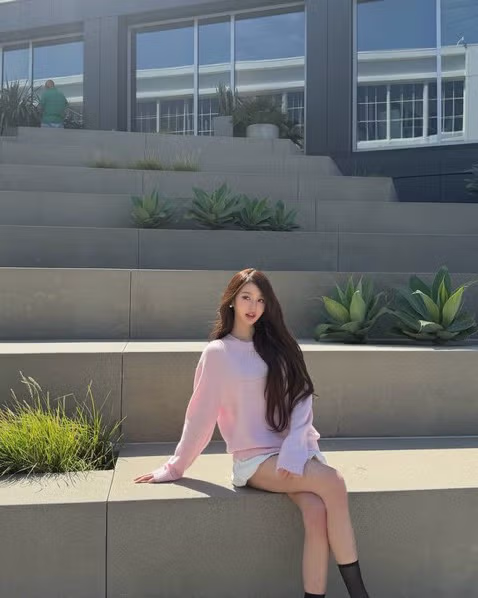 아이브 장원영 인스타 업뎃 💧🌸☀️🤍 14