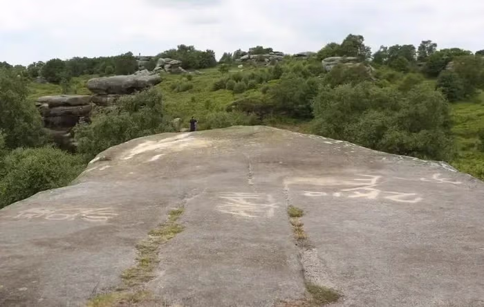 설악산 흔들바위 굴러 떨어뜨린 미국인 11명 입건 3