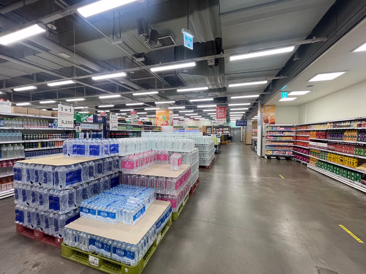 사람이 너무 없어서 백룸 느낌 나는 홈플러스...jpg 3