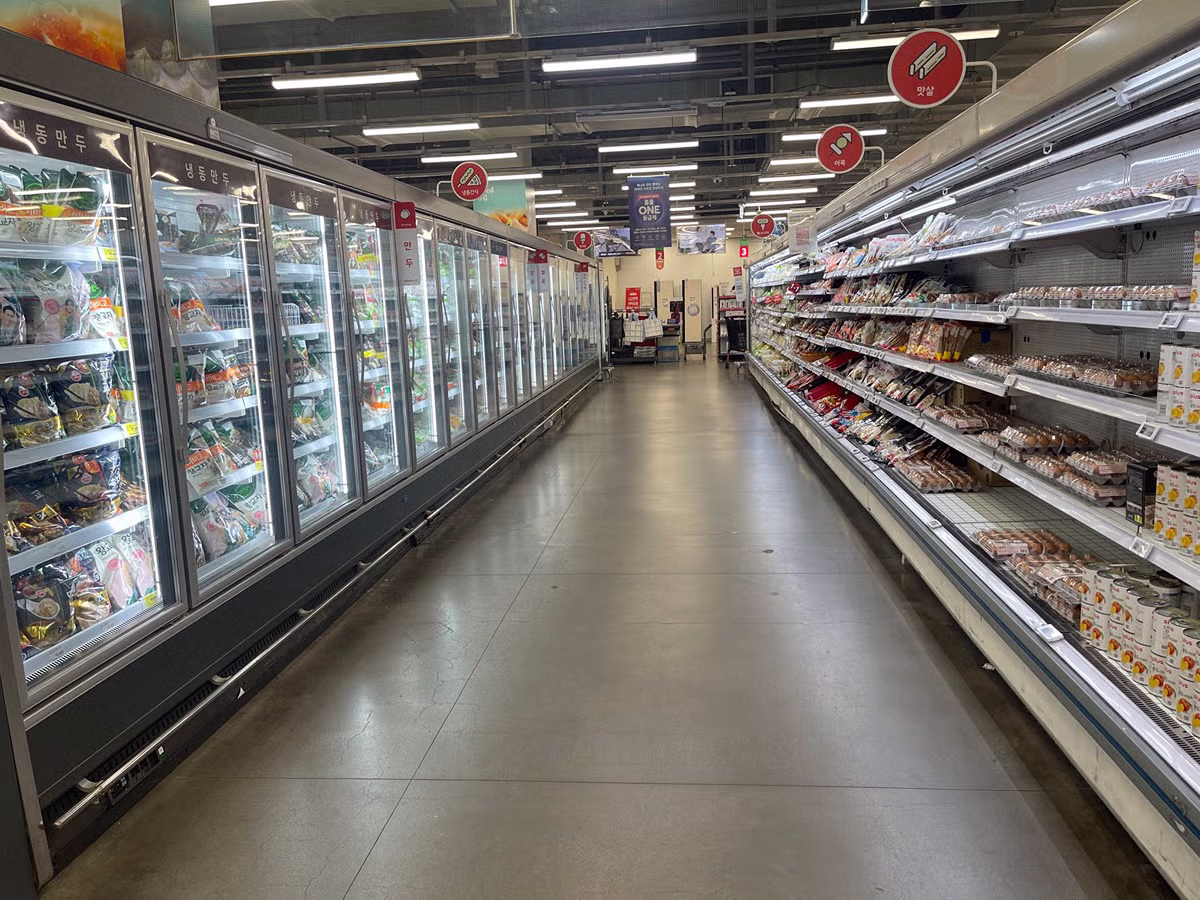 사람이 너무 없어서 백룸 느낌 나는 홈플러스...jpg 4