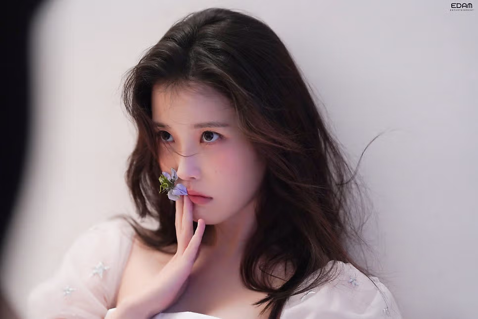 [아이유] 저와 엘르 비하인드 보시지요 10