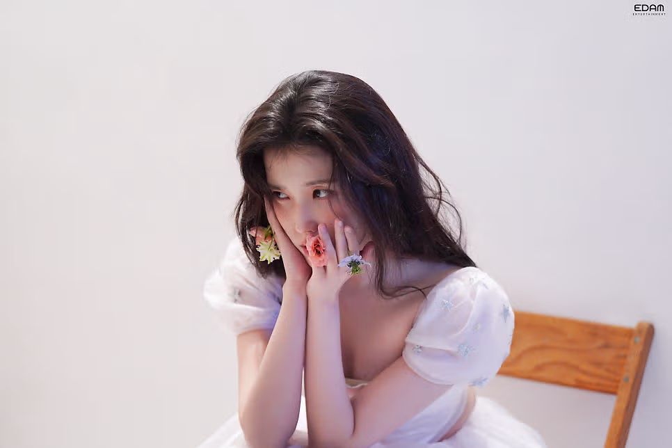 [아이유] 저와 엘르 비하인드 보시지요 6