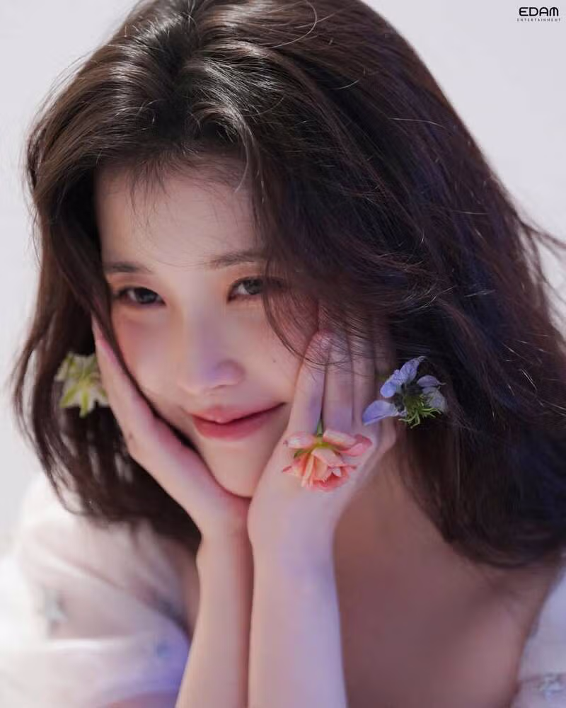 아이유 이담 오피셜 인스타 4