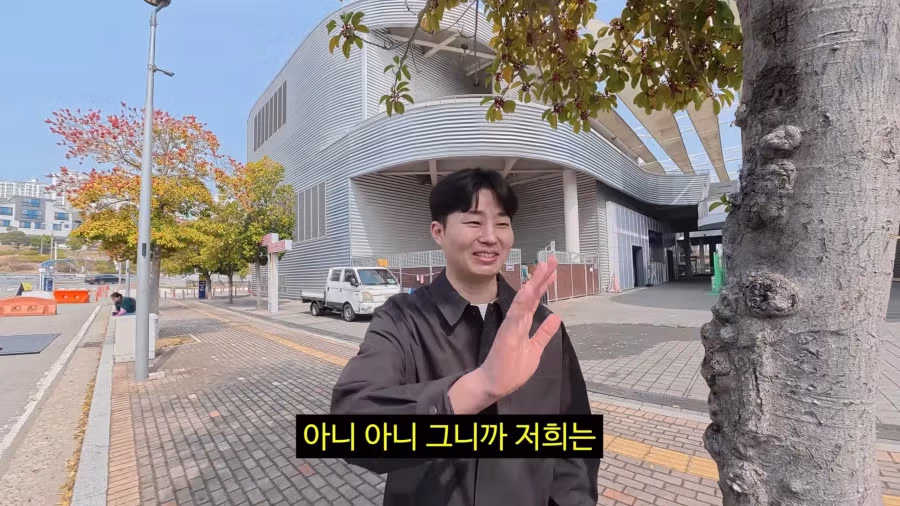 사실상 사회고발이었던 김선태의 여수 홍보 영상 31