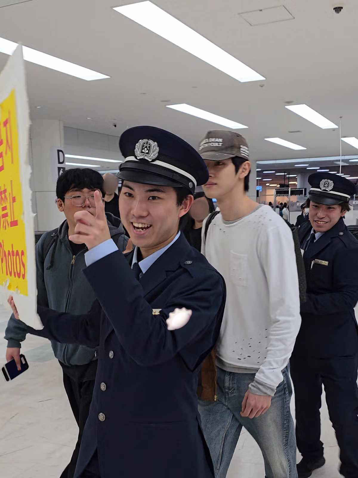 아이돌 경호하다가 화제가된 일본 경찰.jpg 2